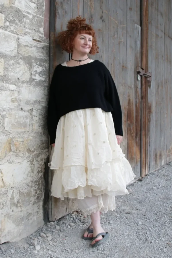 Kleider*Ewa i Walla Kleid 55800 EKANTA in creme mit PomPoms - Organza & Hardvoile aus reiner Baumwolle