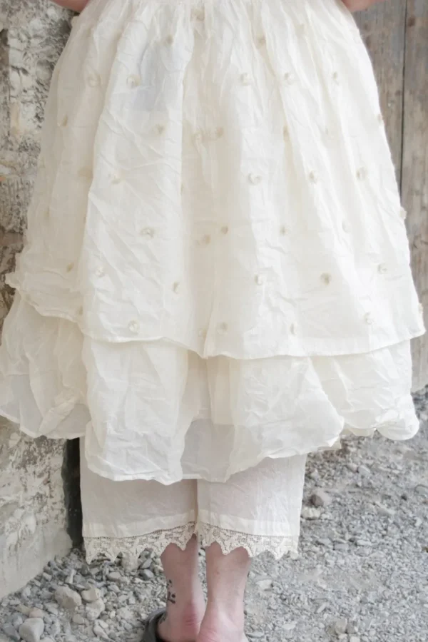 Kleider*Ewa i Walla Kleid 55800 EKANTA in creme mit PomPoms - Organza & Hardvoile aus reiner Baumwolle