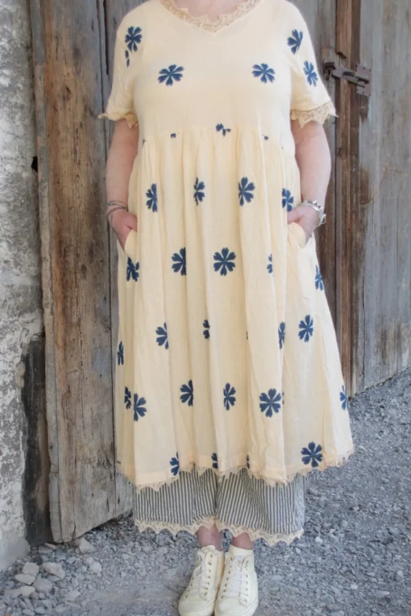 Kleider*Ewa i Walla Kleid 55846 SOLBRITT in creme mit Flowerprint (blue flower) - Baumwolle aus groben Gewebe