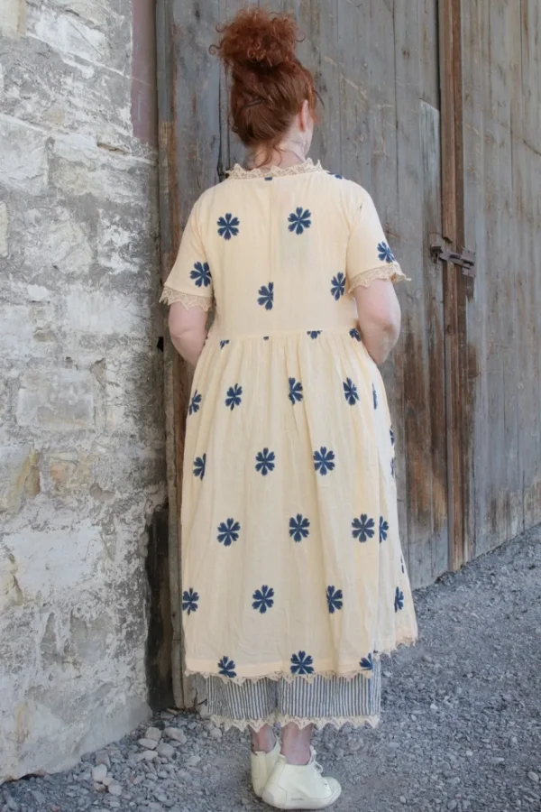 Kleider*Ewa i Walla Kleid 55846 SOLBRITT in creme mit Flowerprint (blue flower) - Baumwolle aus groben Gewebe